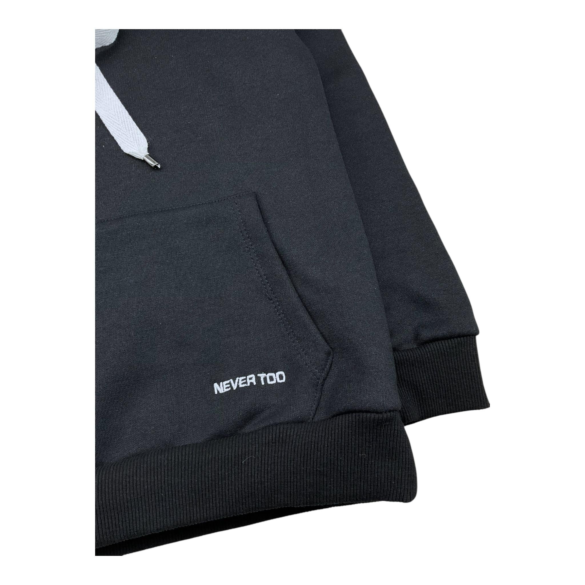 NEVER TOO felpa chiusa con cappuccio tinta unita con stampa in contrasto Nero per Bambino NT1724R NERO NEVER TOO