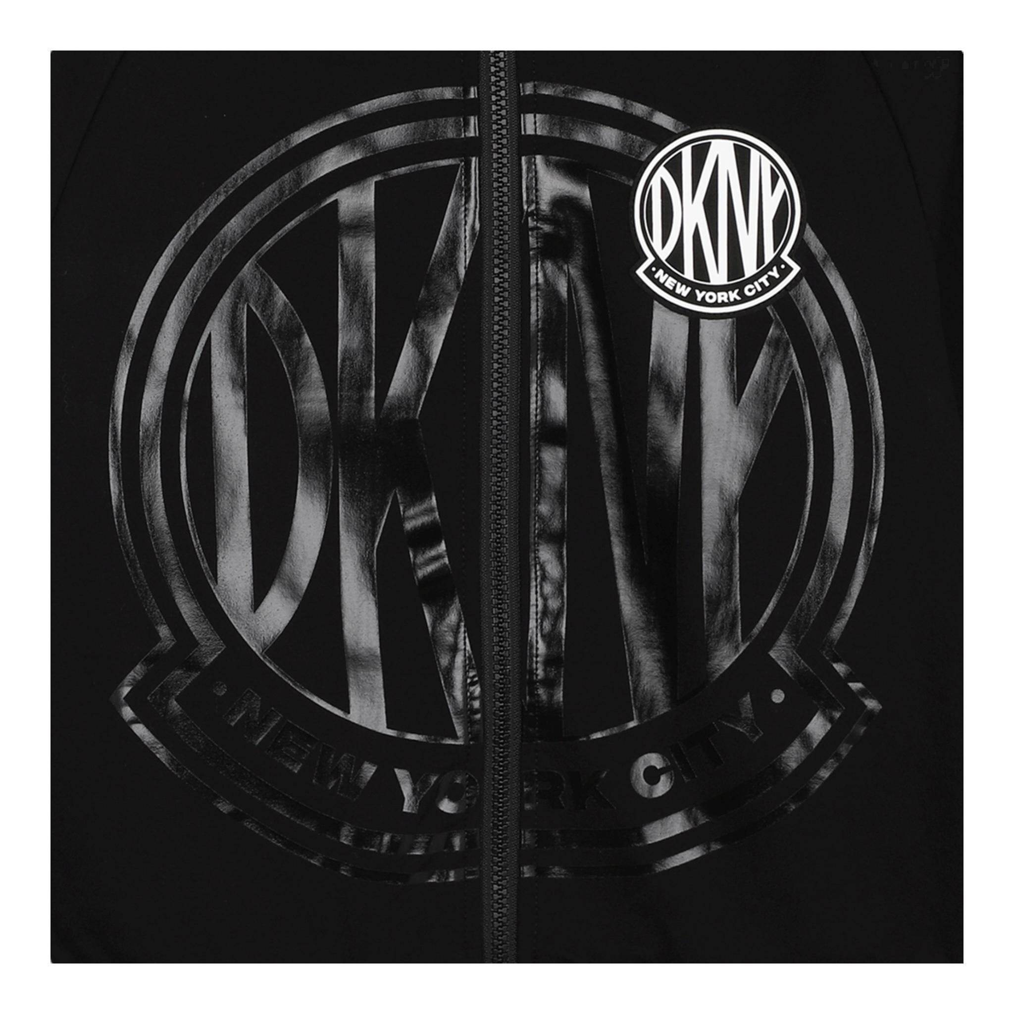DKNY felpa con zip e cappuccio tinta unita con profili maniche in contrasto Nero per Bambino D60180 NERO DKNY
