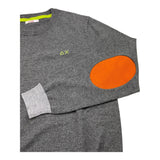 SUN68 maglia girocollo tinta unita con logo e toppe Grigio per Bambino K44327 GRIGIO SUN68 