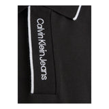 Calvin Klein Poloshirt mit halblangen Ärmeln, einfarbig, mit schwarzem Logo-Print für Jungen