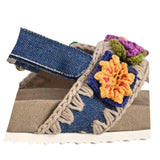 einfarbige Jeanssandalen mit Stickerei